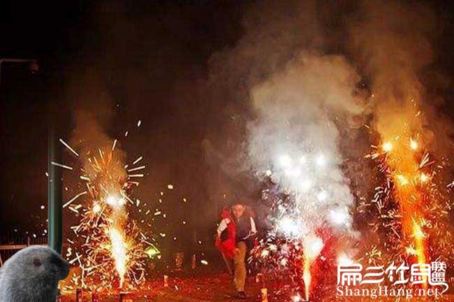 逢年過(guò)節放鞭炮